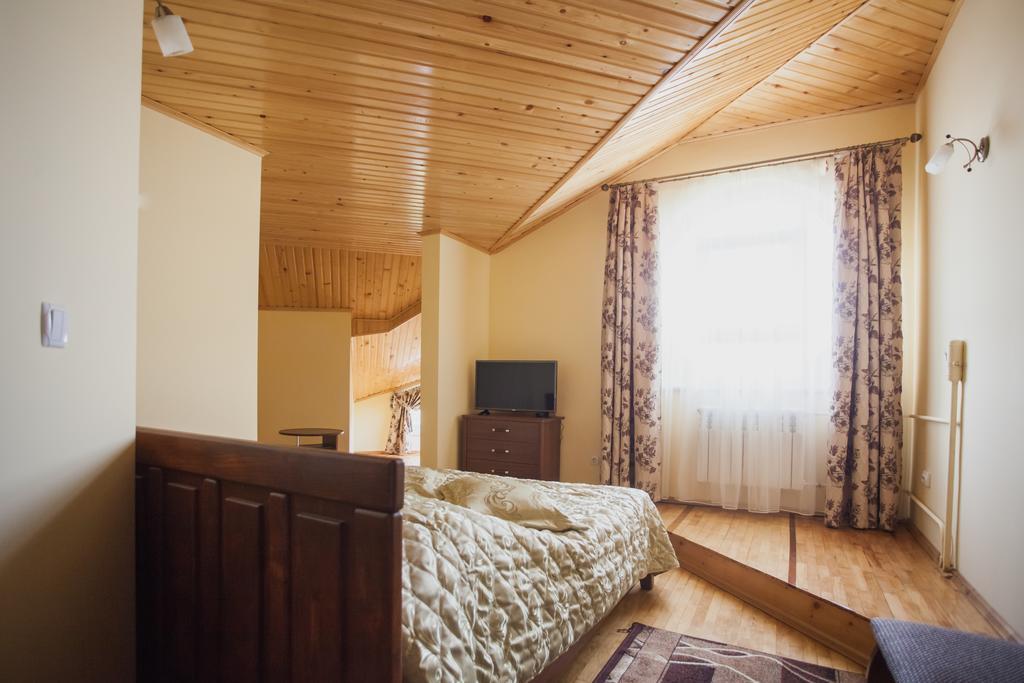 Saxony Dim Apartment Cernăuți Exterior foto