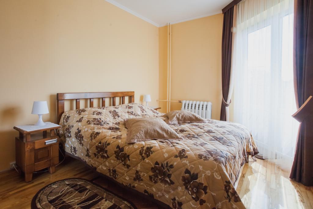 Saxony Dim Apartment Cernăuți Exterior foto