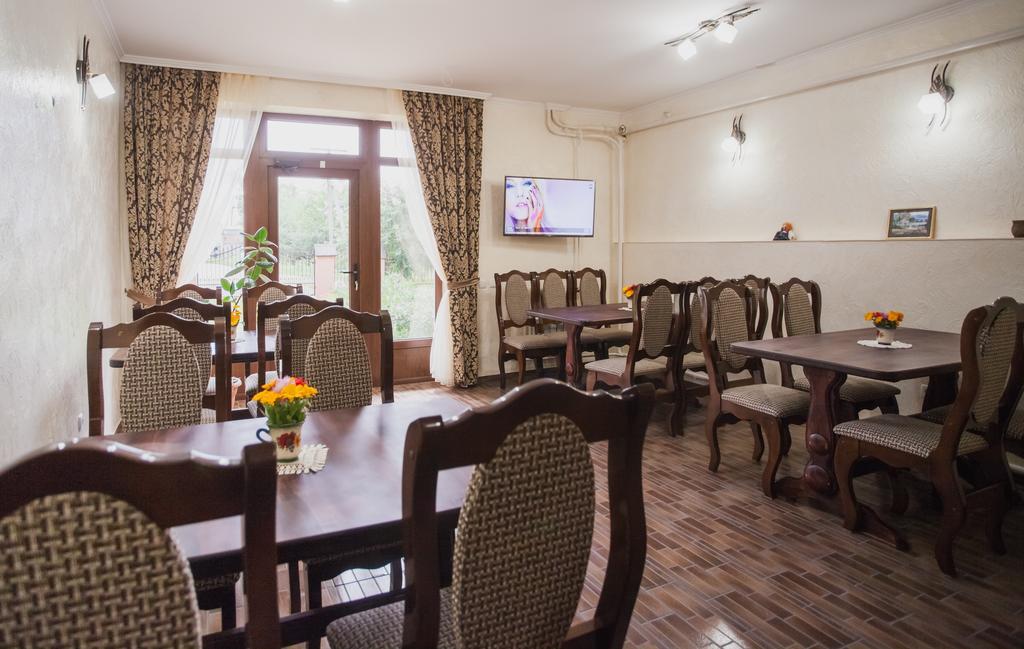 Saxony Dim Apartment Cernăuți Exterior foto