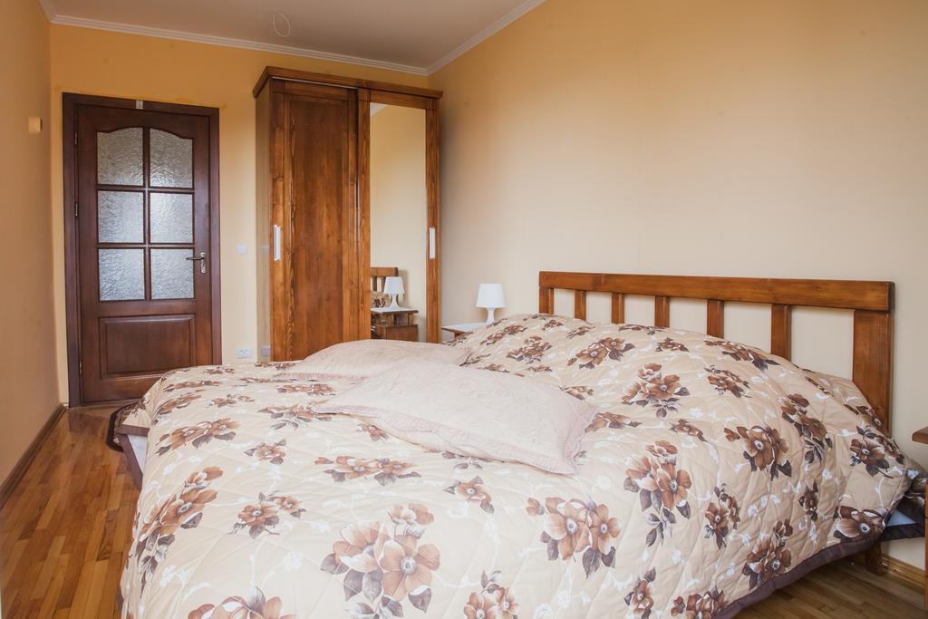 Saxony Dim Apartment Cernăuți Exterior foto