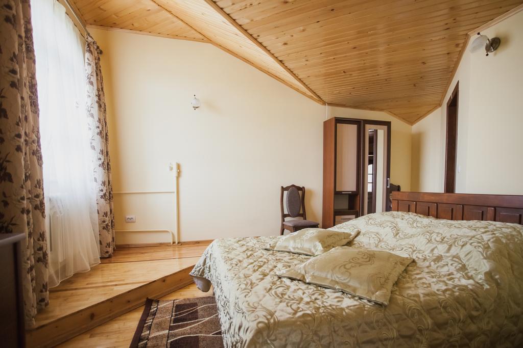 Saxony Dim Apartment Cernăuți Exterior foto