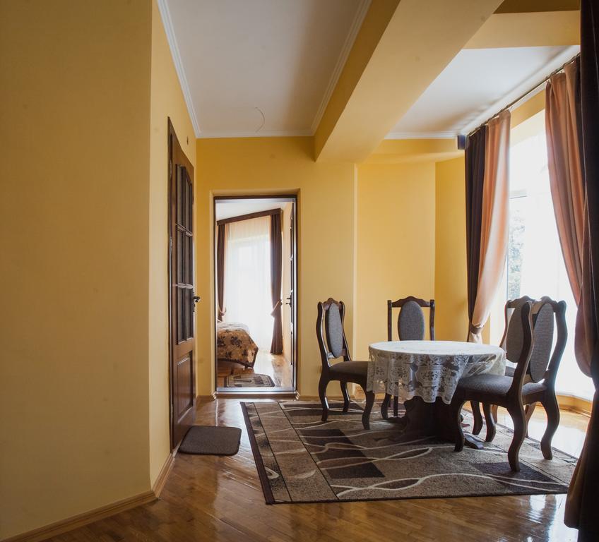 Saxony Dim Apartment Cernăuți Exterior foto