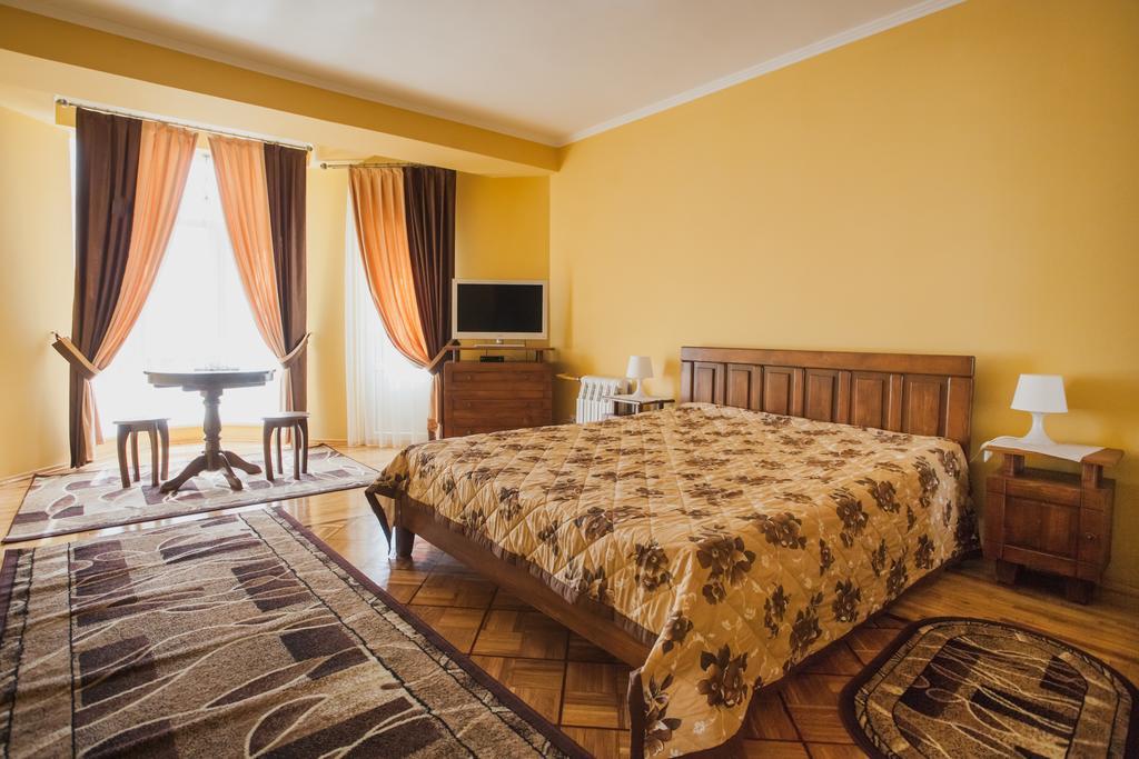 Saxony Dim Apartment Cernăuți Exterior foto