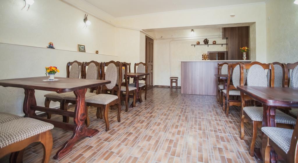 Saxony Dim Apartment Cernăuți Exterior foto