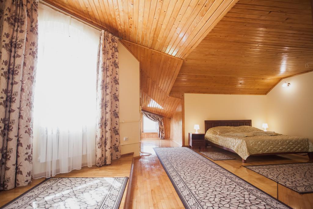 Saxony Dim Apartment Cernăuți Exterior foto