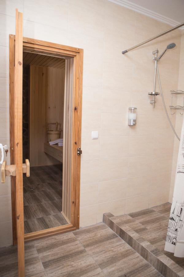 Saxony Dim Apartment Cernăuți Exterior foto