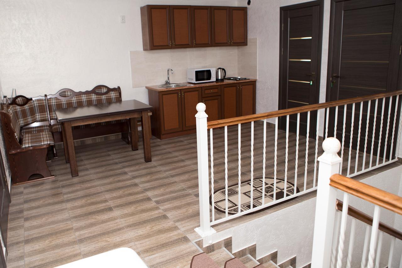 Saxony Dim Apartment Cernăuți Exterior foto